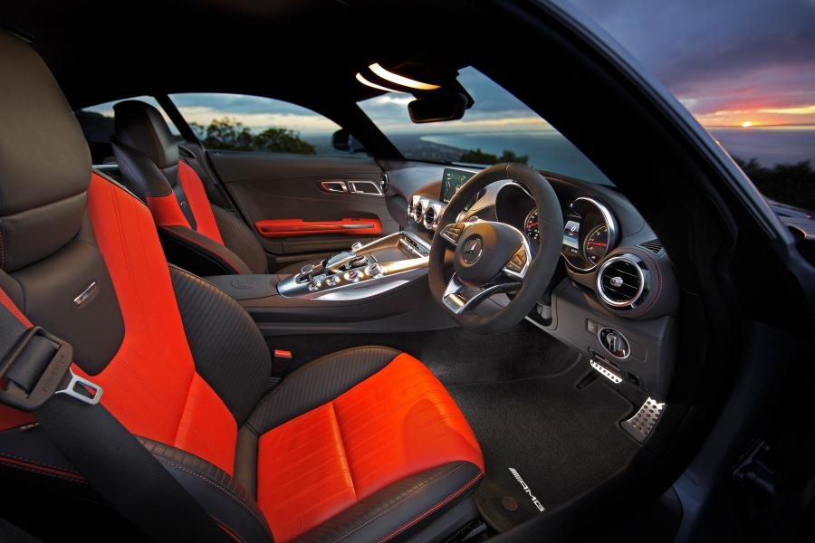 Интерьер Mercedes-AMG GT S 2015 года  (AU) (фото 8 из 24)